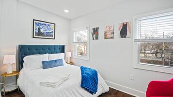 4 bedrooms, iron/ironing board, WiFi, bed sheets