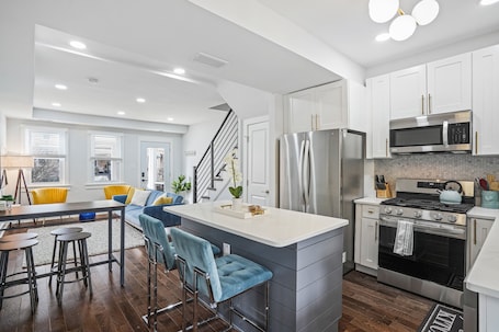Fridge, microwave, oven, stovetop. 4 Bed 3 Bath Home by Catholic University & Union Market 15 min from White House