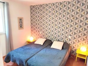 2 slaapkamers, een strijkplank/strijkijzer, gratis wifi