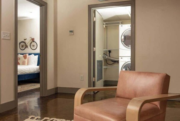 2 bedrooms, desk, iron/ironing board, WiFi