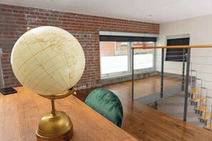 المنشأة من الداخل