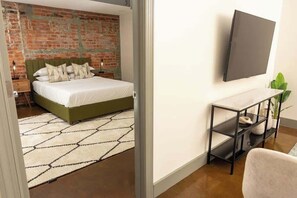 1 bedroom, desk, iron/ironing board, WiFi - Elegant new 1BR loft in downtown (Roanoke)