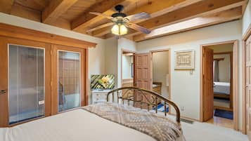 2 bedrooms, in-room safe, iron/ironing board, free WiFi