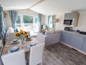 Fridge, dishwasher, cookware/dishes/utensils - 62 Pinewood (Mablethorpe)