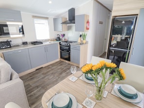 Fridge, dishwasher, cookware/dishes/utensils - 62 Pinewood (Mablethorpe)