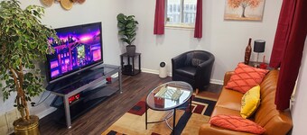 Charming Retreat, 30 min to Det & AA, Bonfire Pit