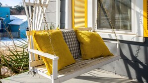 Property grounds - Yellow Shutter Farmhouse Oasis (Shenandoah)