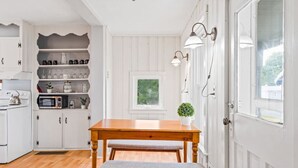 Dining - Yellow Shutter Farmhouse Oasis (Shenandoah)