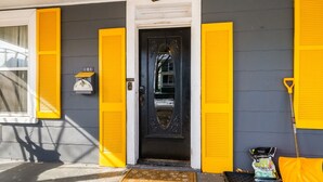 Exterior detail - Yellow Shutter Farmhouse Oasis (Shenandoah)