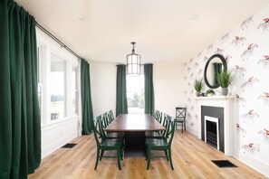 Dining - Luxury farmhouse on Bourbon Trail with hot tub - Bulleit 4 mi - Frankfort 15 mi (Bagdad)
