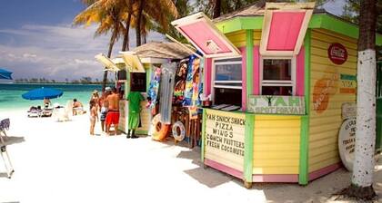 Cozy 1-Bedroom Suite with WiFi & AC in Lovely Nassau