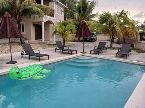 Cozy 1-Bedroom Suite with WiFi & AC in Lovely Nassau