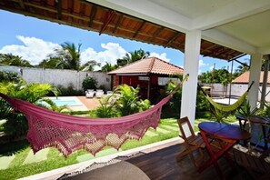 Deluxe Double Room, 1 Queen Bed | Lanai - Pousada Villa Egregora (Camaçari)
