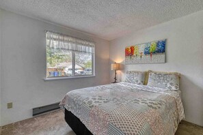 2 Schlafzimmer, Schreibtisch, Bügeleisen/Bügelbrett, WLAN