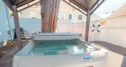 BoDeke`s N. Tacoma Urban Cabin with Hot Tub