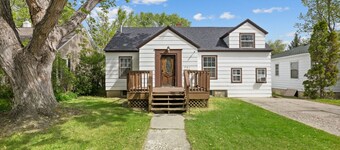 Bo’s Central Hangout with HOT TUB & Washer/Dryer