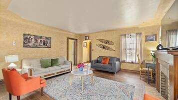 Smart TV, futbolito y monitor de computadora