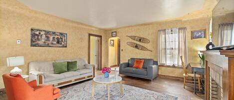 Smart-TV, Tischfußball, Computerbildschirme