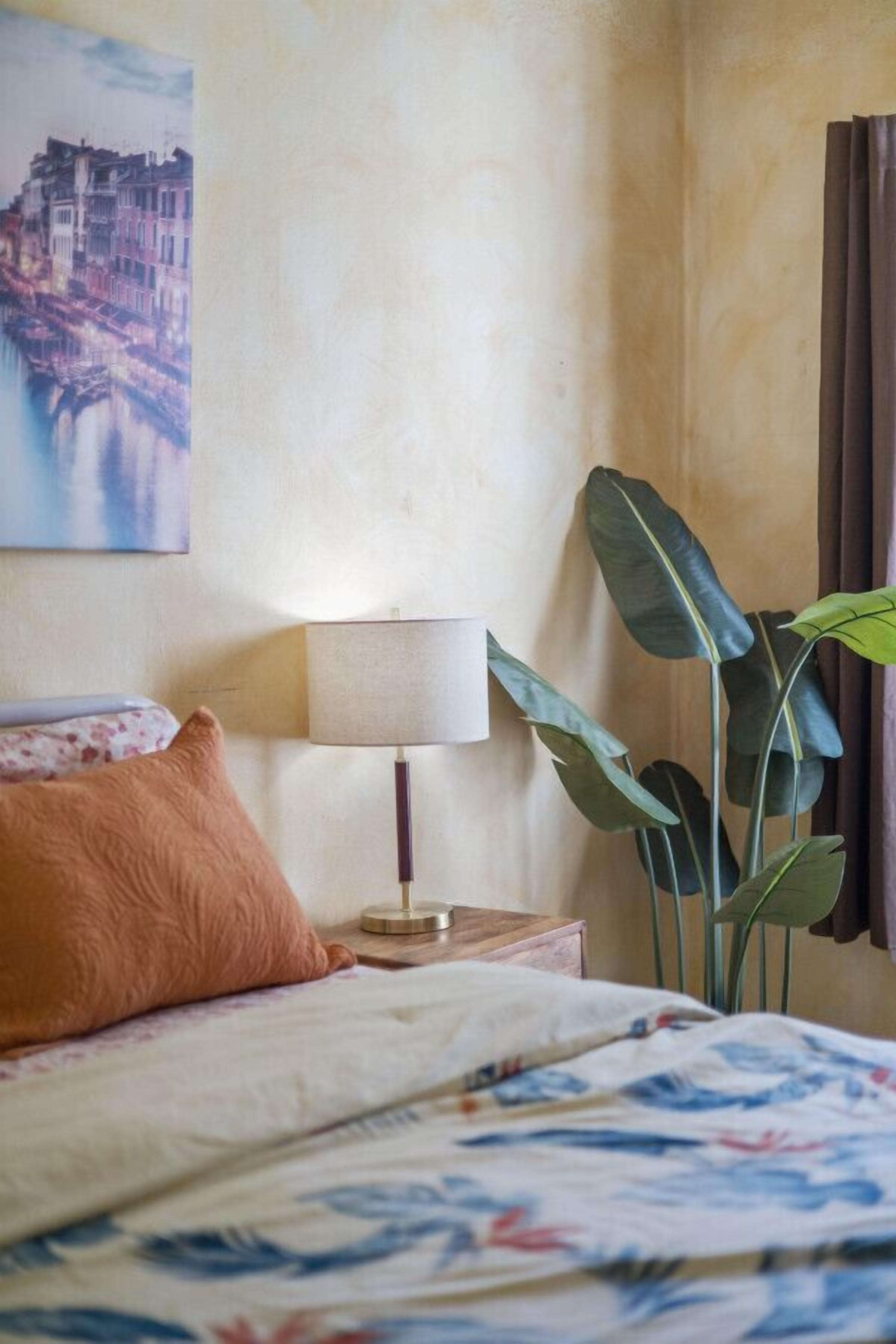 4 bedrooms, desk, iron/ironing board, travel crib