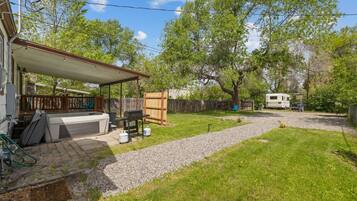 Tina de hidromasaje al aire libre