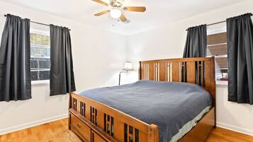 3 bedrooms, iron/ironing board, WiFi, bed sheets