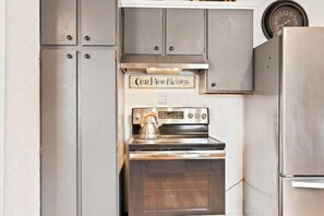 Fridge, microwave, oven, coffee/tea maker