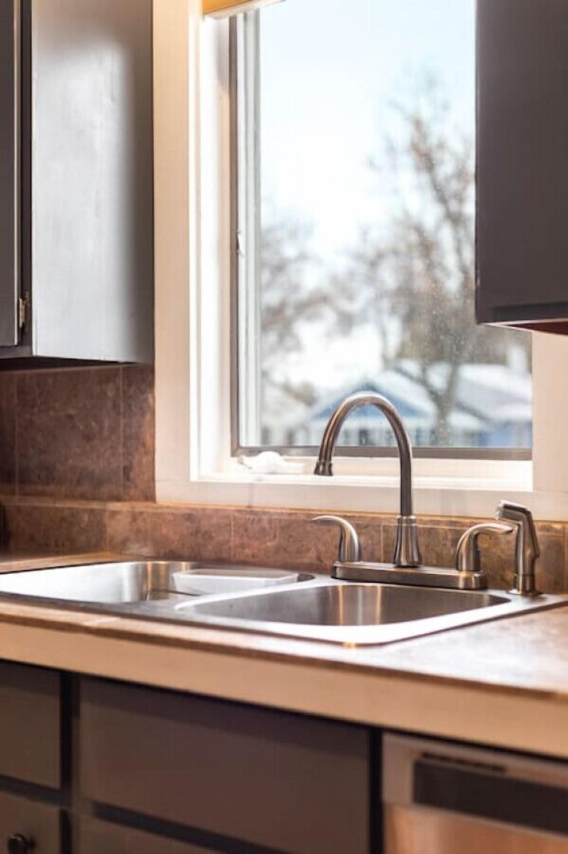 Fridge, microwave, oven, coffee/tea maker