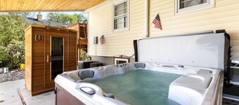 Bo’s Old West Abode with Hot Tub and Sauna