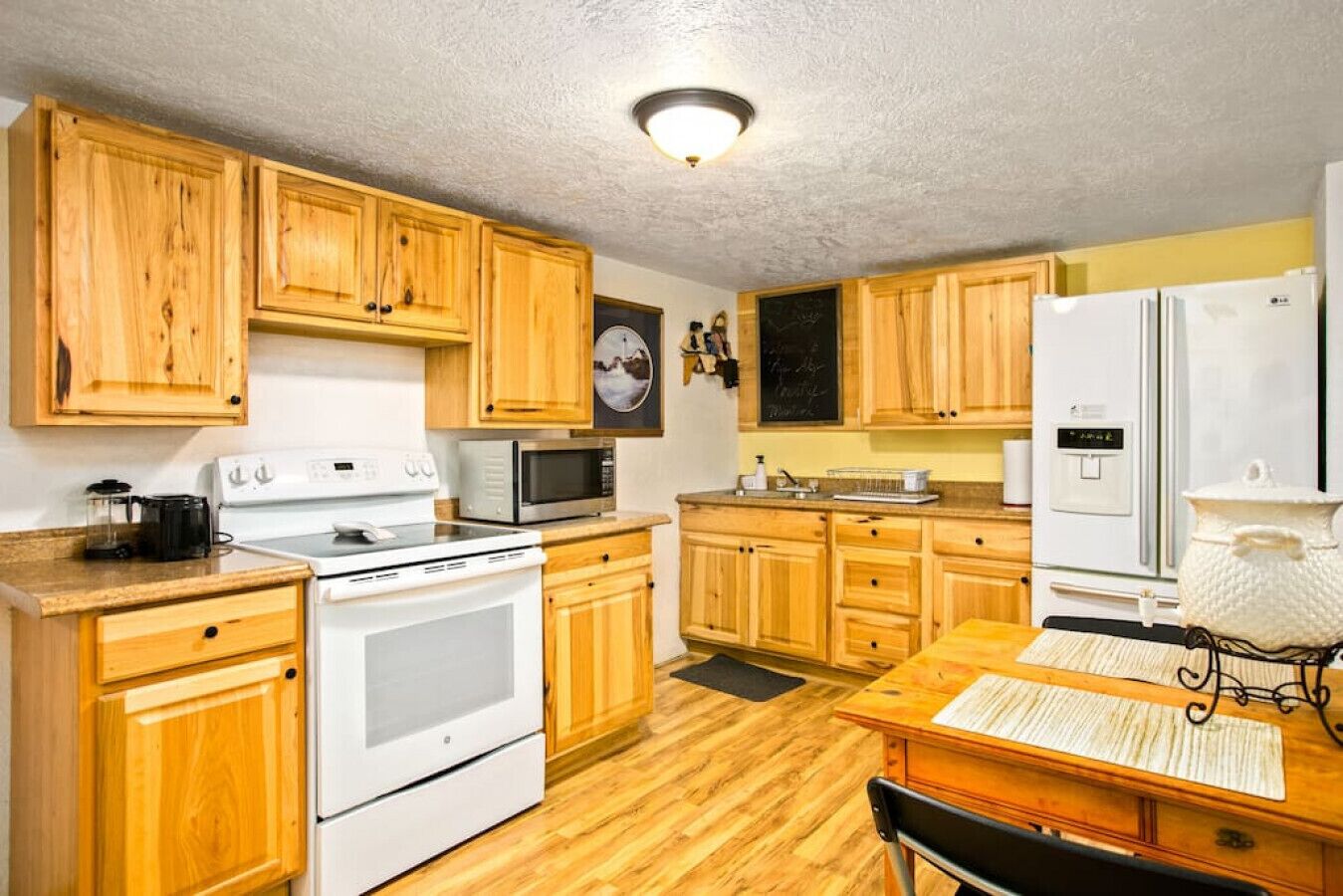 ثلاجة، ميكروويف، فرن، موقد طهي مسطح