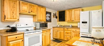 Bo’s Old West Abode with Hot Tub and Sauna