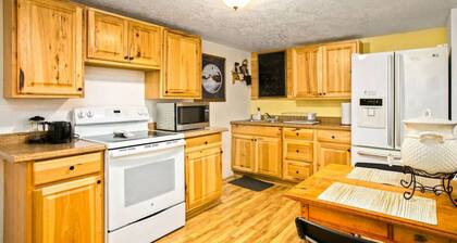 Bo’s Old West Abode with Hot Tub and Sauna