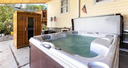 Bo’s Bungalow with Hot Tub and Sauna