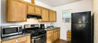 Bo’s Bungalow with Hot Tub and Sauna