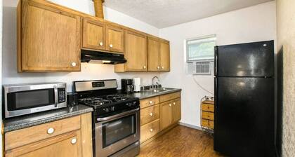 Bo’s Bungalow with Hot Tub and Sauna