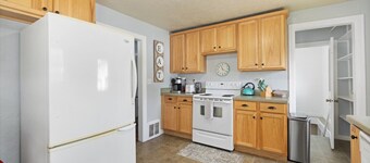 Bo’s White House with Fenced Yard