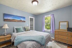 3 bedrooms, desk, iron/ironing board, free WiFi