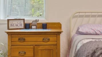 3 bedrooms, desk, iron/ironing board, free WiFi