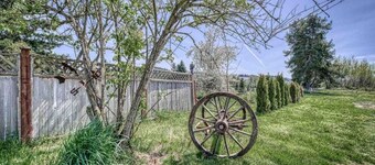 Bo’s Tiny House w/Hot Tub - Unique Country Retreat