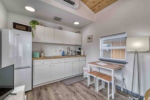 Kühlschrank, Mikrowelle, Geschirrspüler