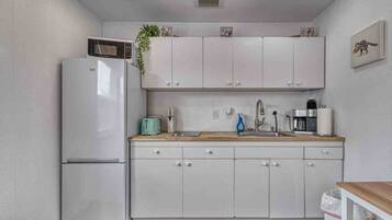 Fridge, microwave, dishwasher, coffee/tea maker