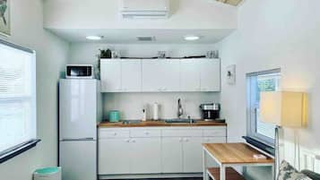 Fridge, microwave, dishwasher, coffee/tea maker