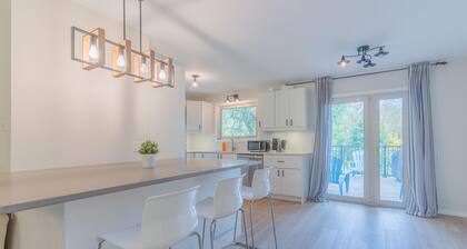 Games+BBQ+Firepit+sleep 8+4 beds near Downtown