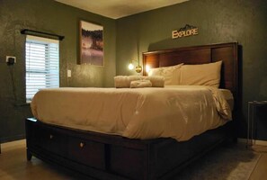 4 bedrooms, desk, iron/ironing board, travel cot