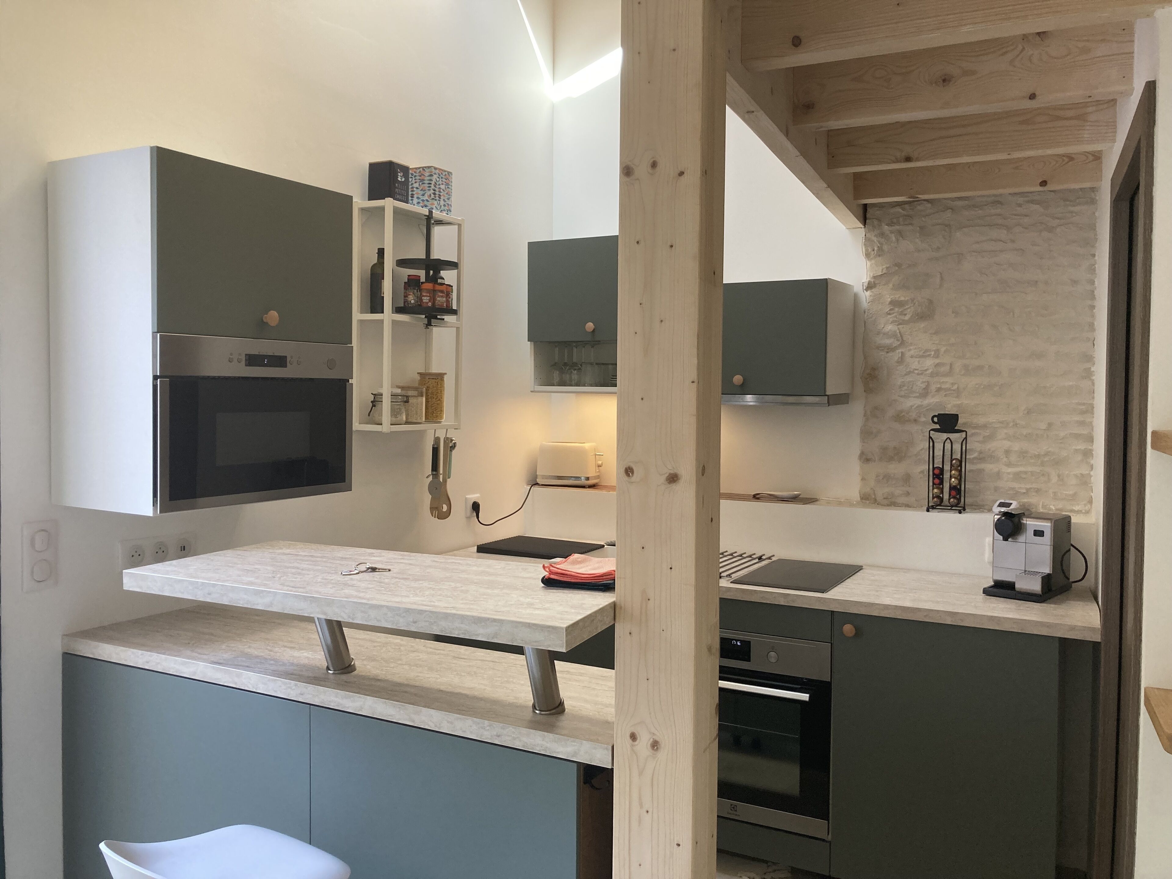 Keittoastiat/astiat/ruokailuvälineet