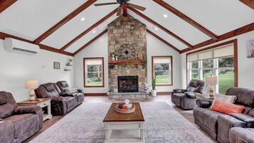 Takka, pöytäjalkapallopöytä, pöytätennispöytä, kirjoja