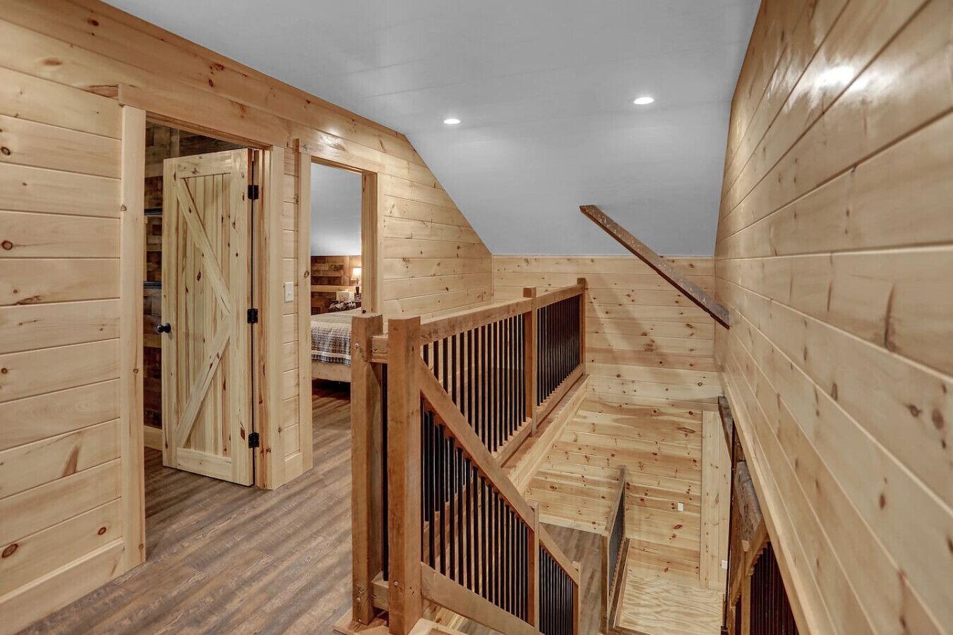 9 dormitorios, escritorio, tabla de planchar con plancha y cuna de viaje