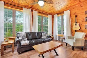 Smart-TV, peis, DVD-spiller og fotballspill