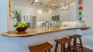 Private kitchen - Deluxe Princeville Condo! Golf Views & Heated Pool (Princeville)
