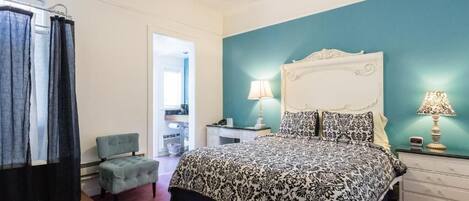 1 bedroom, individually decorated, individually furnished, desk