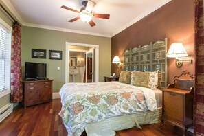 Room (Lady Bracknell's) | Individually decorated, individually furnished, desk, blackout drapes